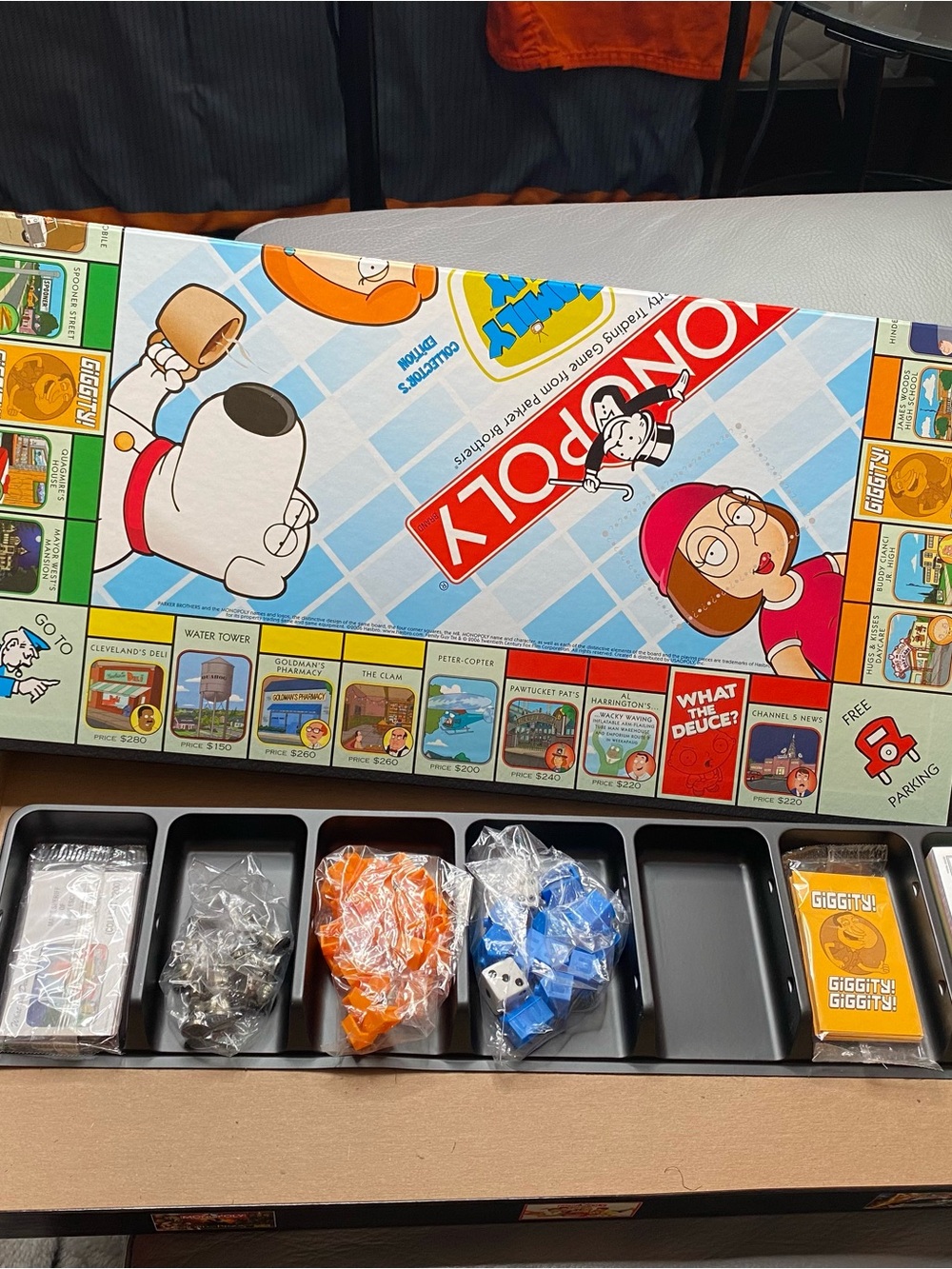 Monopoly Collector's Edition Board Game - Monopoly Logo - Picture 16 of 16